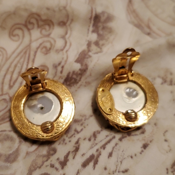 Chanel Earrings (authentic) - Picture 2 of 11